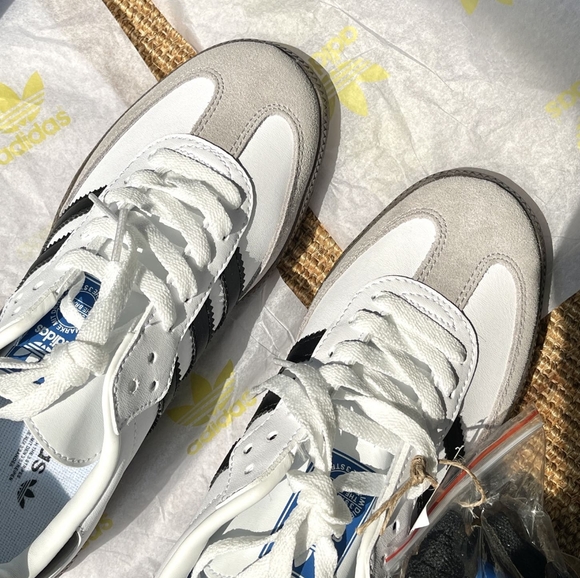 Adidas Clover Women's Shoes - Picture 9 of 9